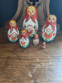 Série de 6 poupées gigognes russes vintage 1960