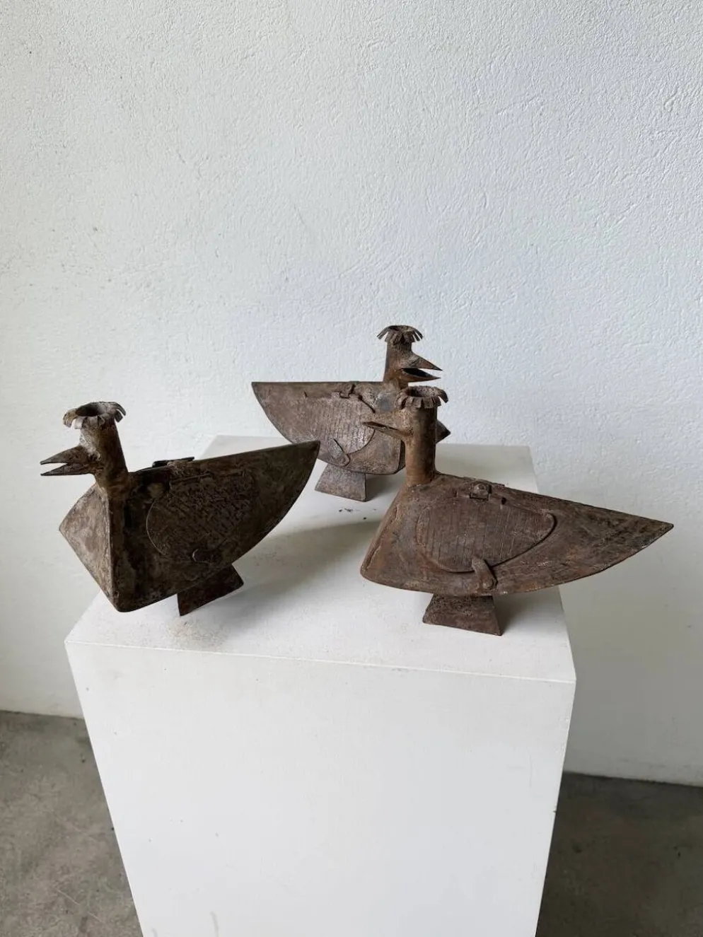 Série de trois bougeoirs oiseaux brutalistes Folk Art