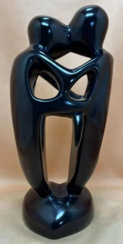 Statue africaine en stéatite représentant 2 amoureux, fabriquée au Kenya et