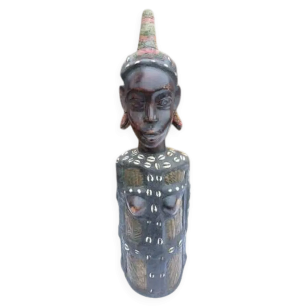 Statue africaine femme bois, laiton, perles, coquillages