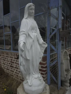 Statue de la Sainte Vierge en pierre