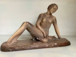 Statue la femme aux oiseaux signée art déco