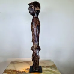 Statue Mumuye soclée, Hauteur : 53 cm