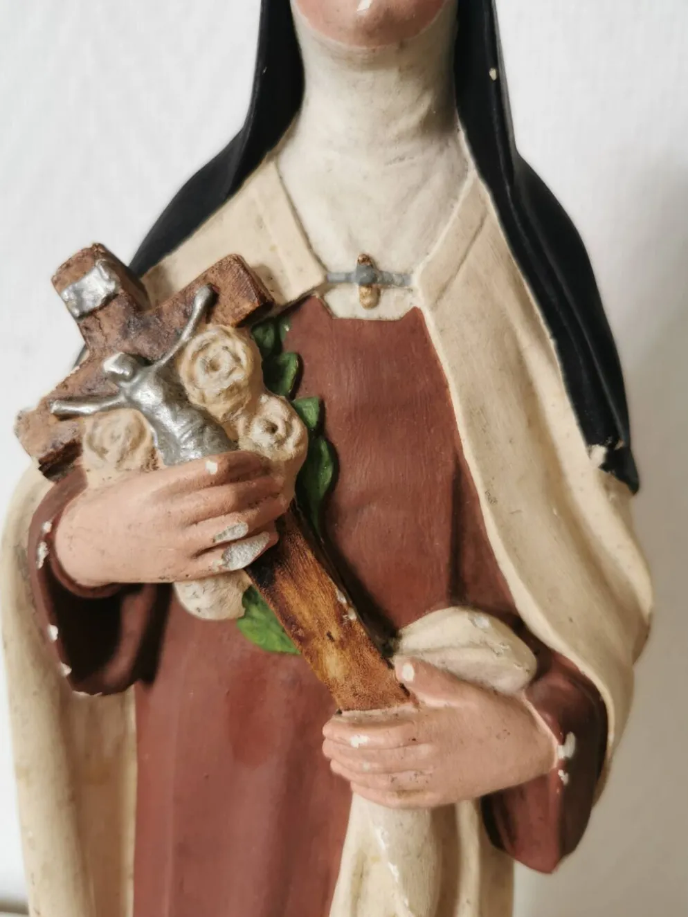 statue religieuse de sainte thérèse de lisieux en plâtre peint