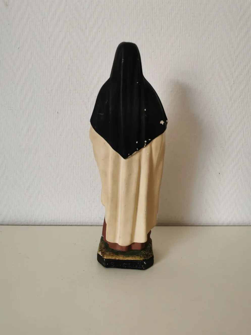 statue religieuse de sainte thérèse de lisieux en plâtre peint