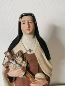 statue religieuse de sainte thérèse de lisieux en plâtre peint