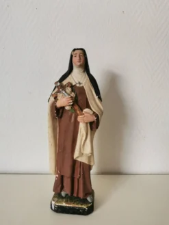 statue religieuse de sainte thérèse de lisieux en plâtre peint