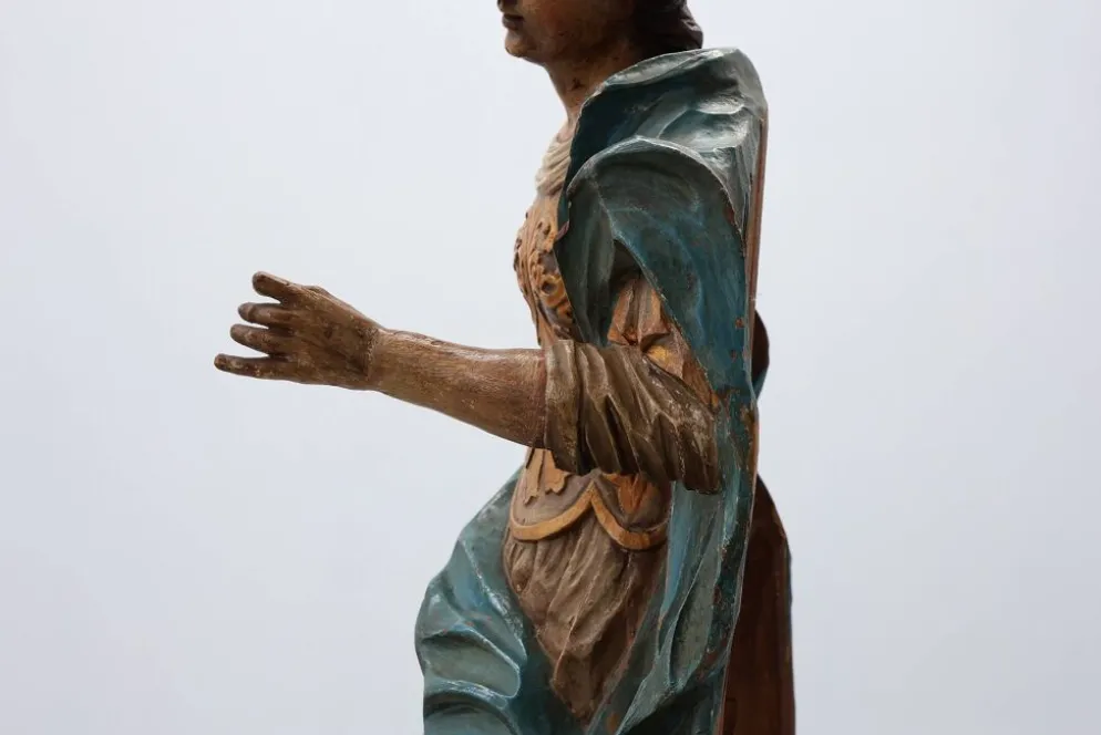 Statue religieuse française du XVIIIe siècle de la Vierge Marie sur un nuage