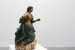 Statue religieuse française du XVIIIe siècle de la Vierge Marie sur un nuage