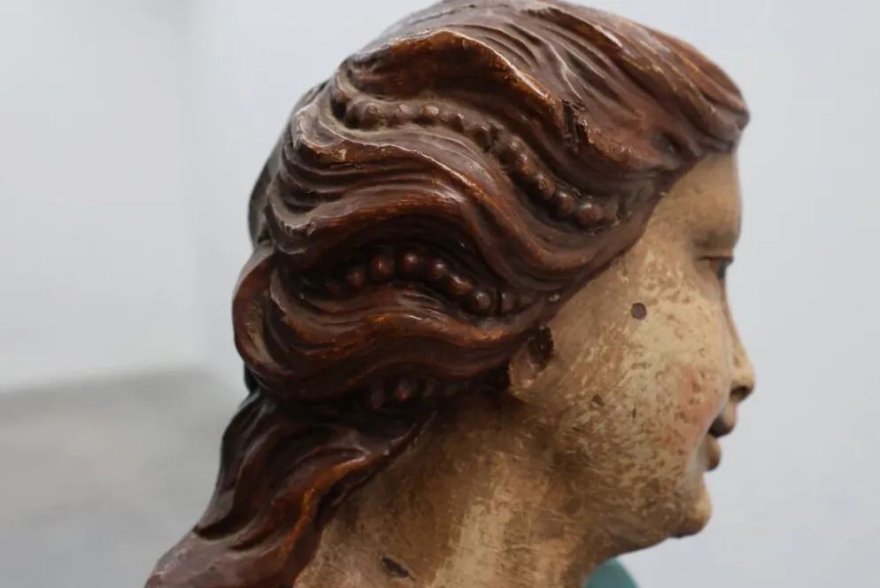 Statue religieuse française du XVIIIe siècle de la Vierge Marie sur un nuage