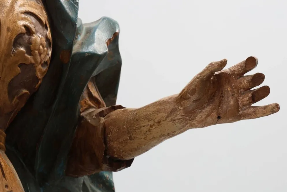 Statue religieuse française du XVIIIe siècle de la Vierge Marie sur un nuage