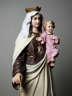 Statuette stuc ND du Mont Carmel, ateliers Olot, yeux en verre, 1920-1930