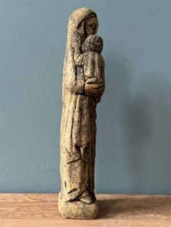Statue vierge à l’enfant