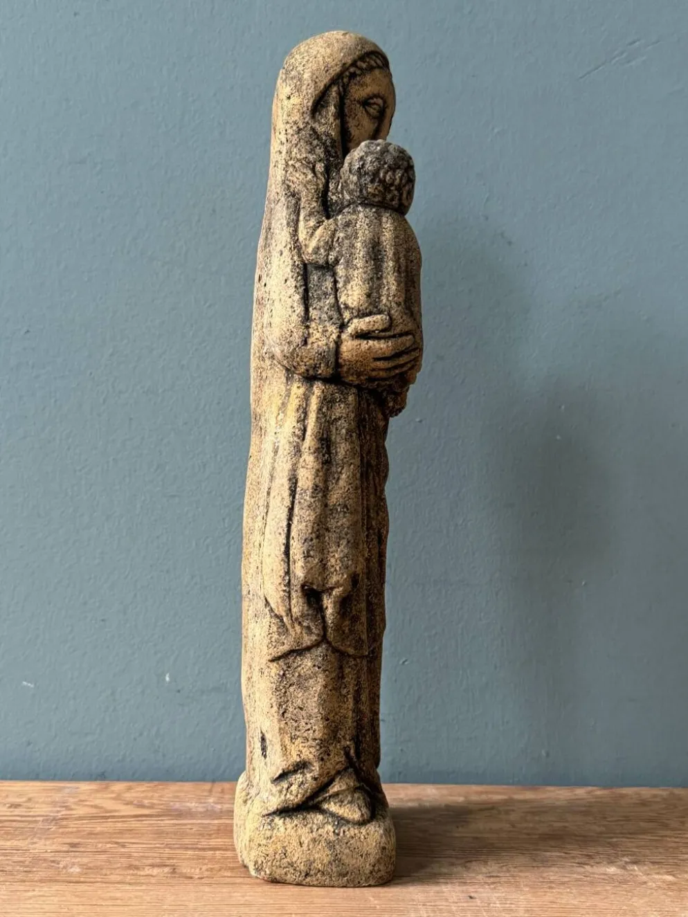 Statue vierge à l’enfant