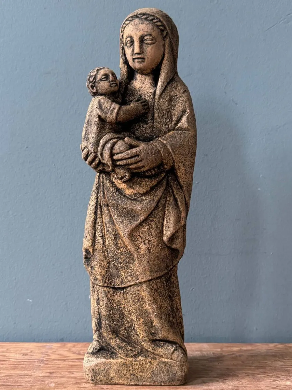 Statue vierge à l’enfant