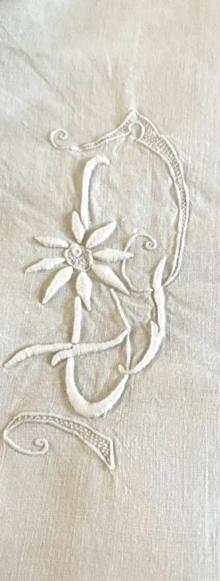 Sublime drap en lin dentelles broderies et monogramme