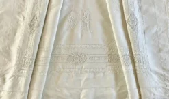 Sublime drap en lin dentelles broderies et monogramme