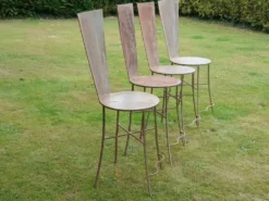 Suite de 4 Chaises Sculpturales "Haut Dossier" - Métal Brut Patiné - D