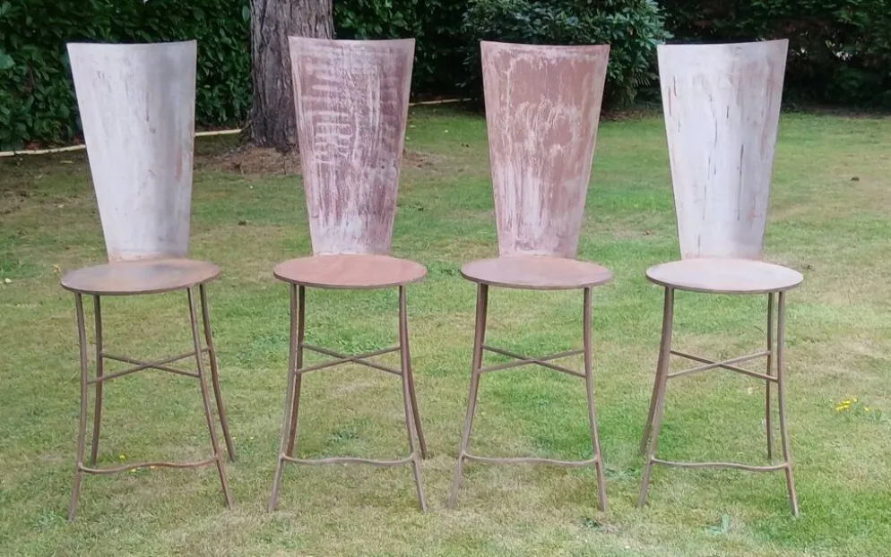 Suite de 4 Chaises Sculpturales "Haut Dossier" - Métal Brut Patiné - D