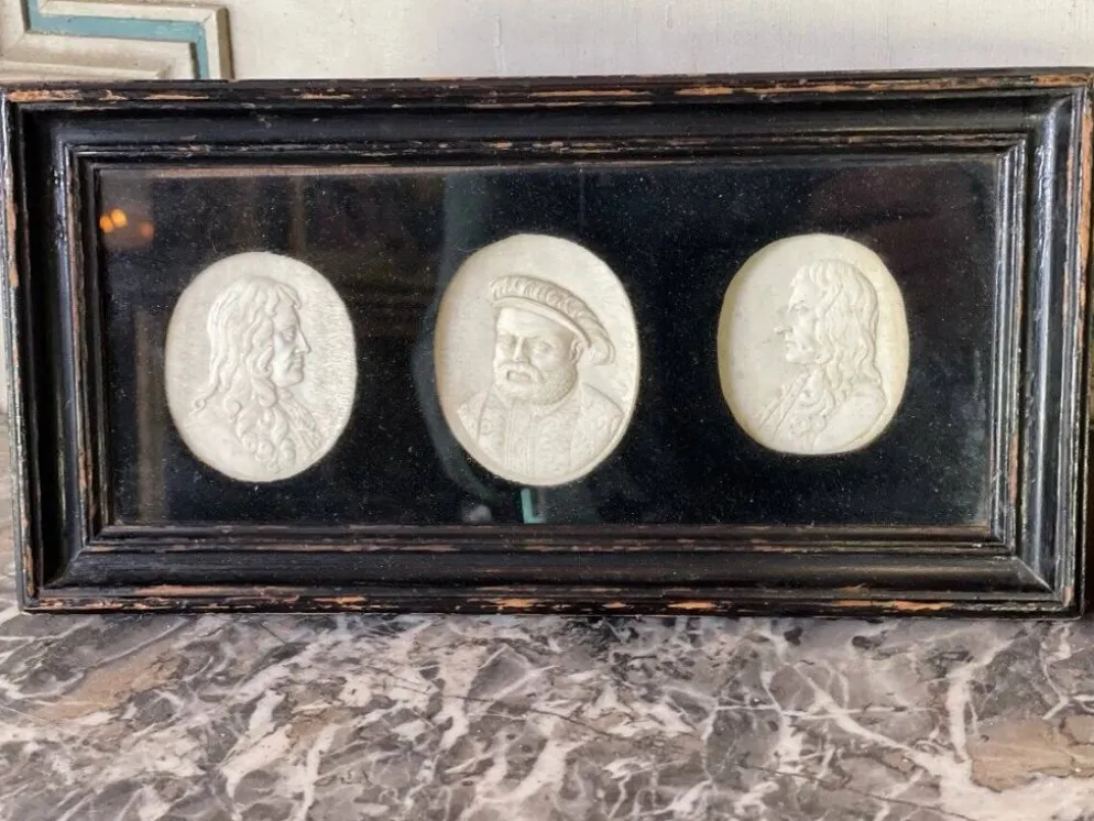 Suite de portrait sculpté en ivoire, Angleterre vers 1880, vendu en ordre de CITES