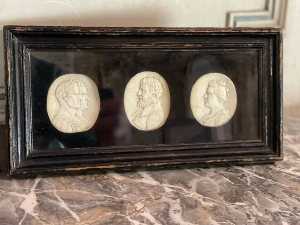 Suite de portrait sculpté en ivoire, Angleterre vers 1880, vendu en ordre de CITES