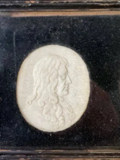 Suite de portrait sculpté en ivoire, Angleterre vers 1880, vendu en ordre de CITES