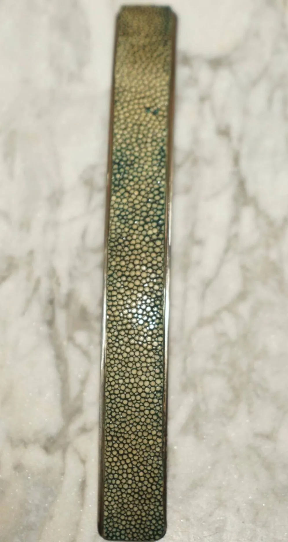 Suite de Six Poignées de Tiroir Contemporaines en Shagreen Requin Manta Ray