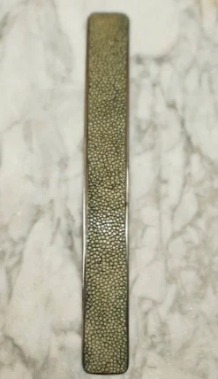 Suite de Six Poignées de Tiroir Contemporaines en Shagreen Requin Manta Ray