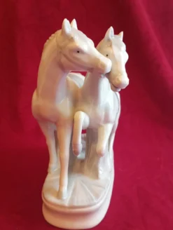 Sujet couple de chevaux en ceramique