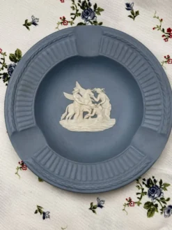 Superbe cendrier Jasperware Wedgwood england bleu