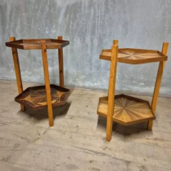 Support à deux niveaux en marqueterie du milieu du siècle, Tchécoslovaquie, années 1960-1970