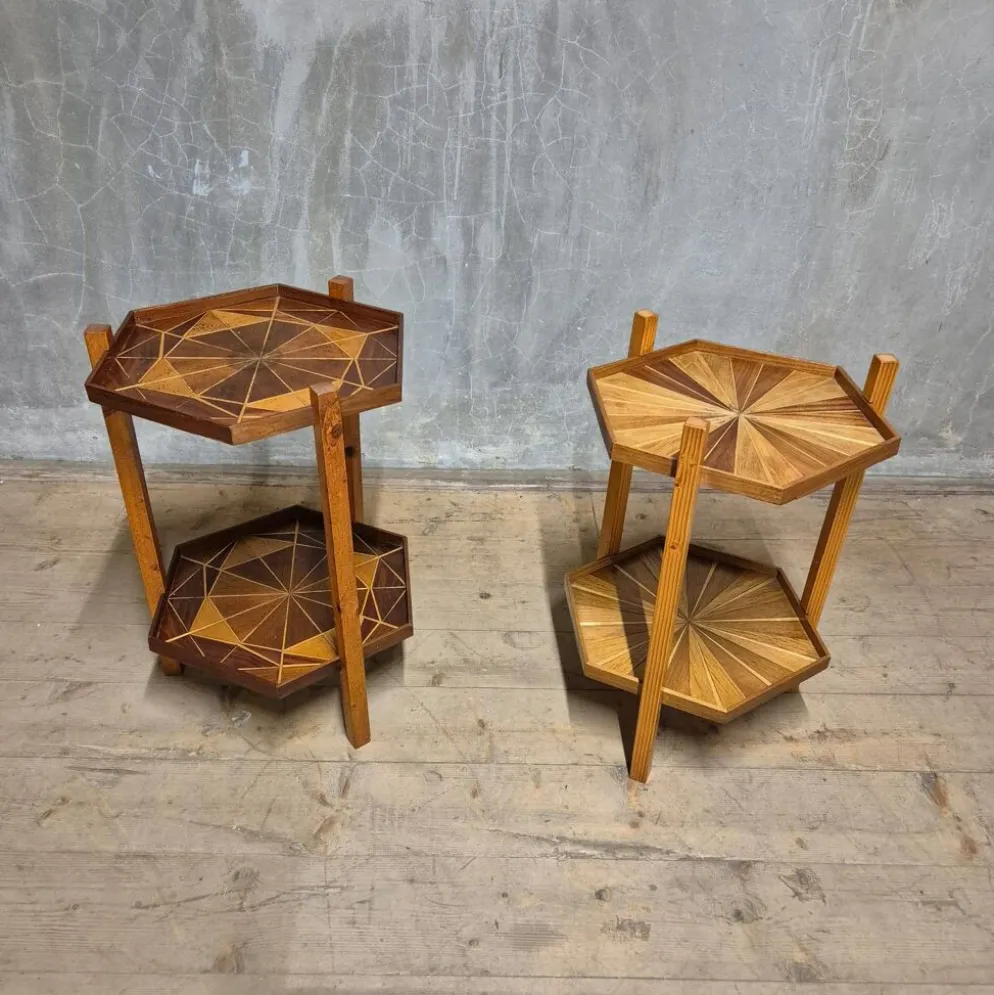 Support à deux niveaux en marqueterie du milieu du siècle, Tchécoslovaquie, années 1960-1970