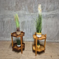 Support à deux niveaux en marqueterie du milieu du siècle, Tchécoslovaquie, années 1960-1970