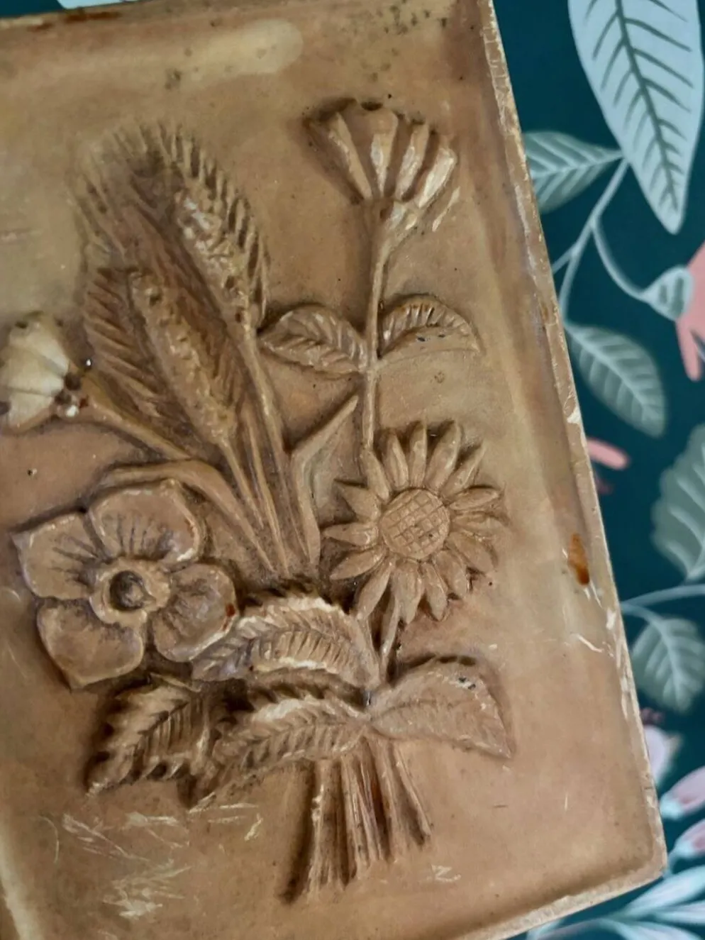 Tableau floral en plâtre