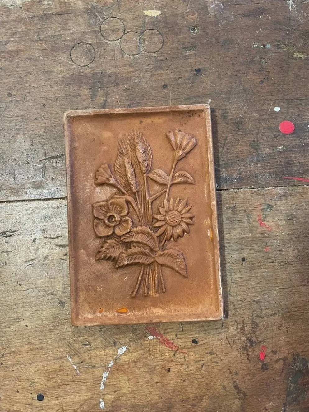 Tableau floral en plâtre