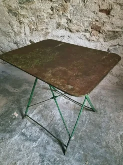 Table bistrot pliante française ancienne avec paire de chaises de jardin vintage