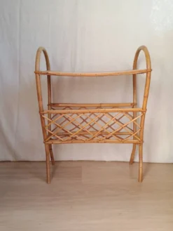 Table d'appoint, porte revues en rotin vintage