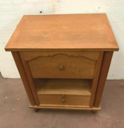 Table de chevet en chêne des années 1940 XX siècle