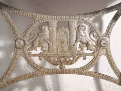 Table de jardin ancienne en fonte – Europe centrale, vers 1900