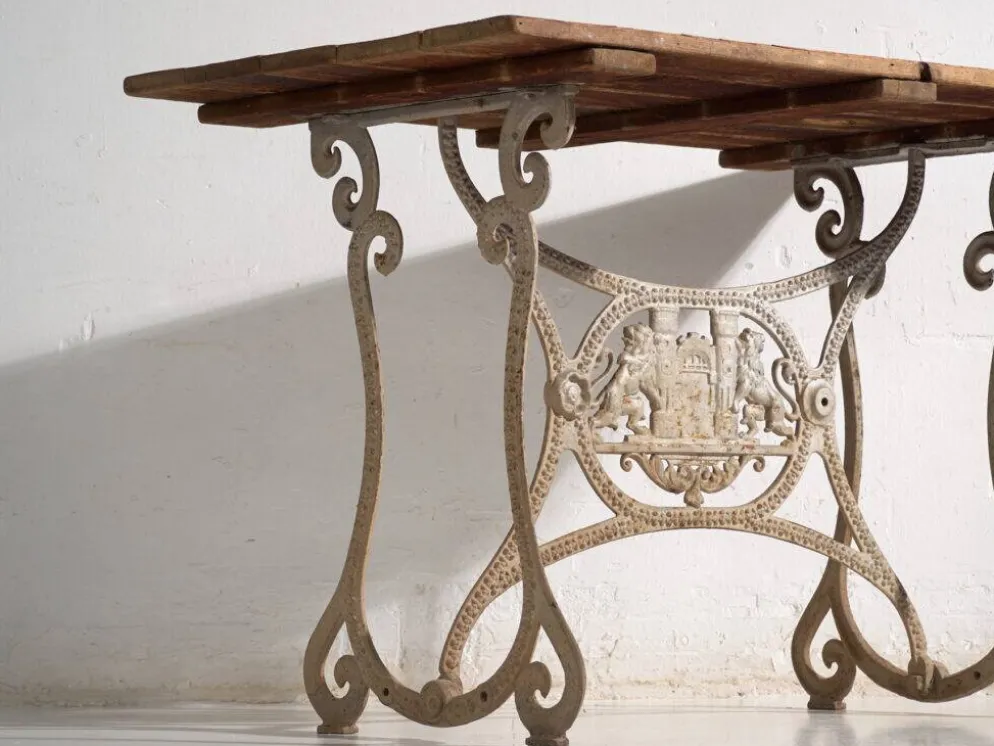 Table de jardin ancienne en fonte – Europe centrale, vers 1900
