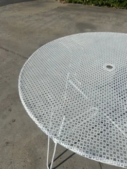 Table de jardin attribuée à Mathieu Mategot des années 1950