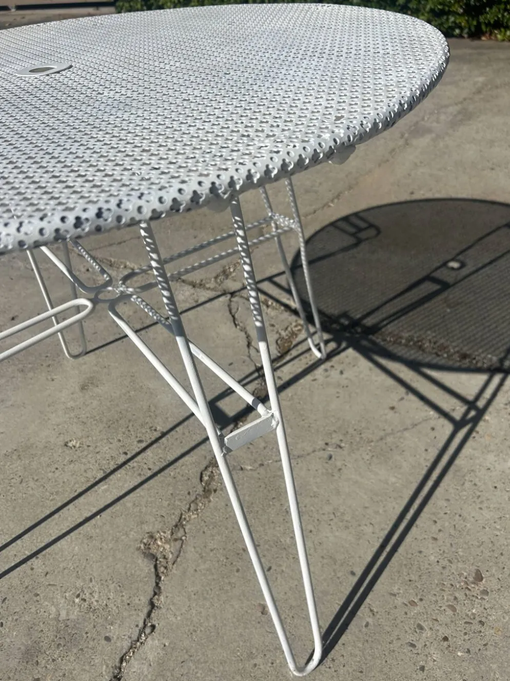 Table de jardin attribuée à Mathieu Mategot des années 1950