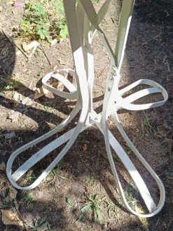 Table de jardin Eiffel XIXe en fer forgé – plateau rond blanc Ø 60 cm