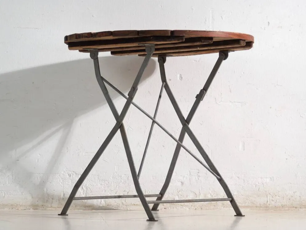 Table de jardin pliante ancienne en bois et fer – Europe centrale, vers 1950