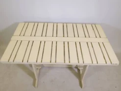 Table de jardin pliante en bois de style mid-century par Triconfort, modèle Riviera, années 1970.