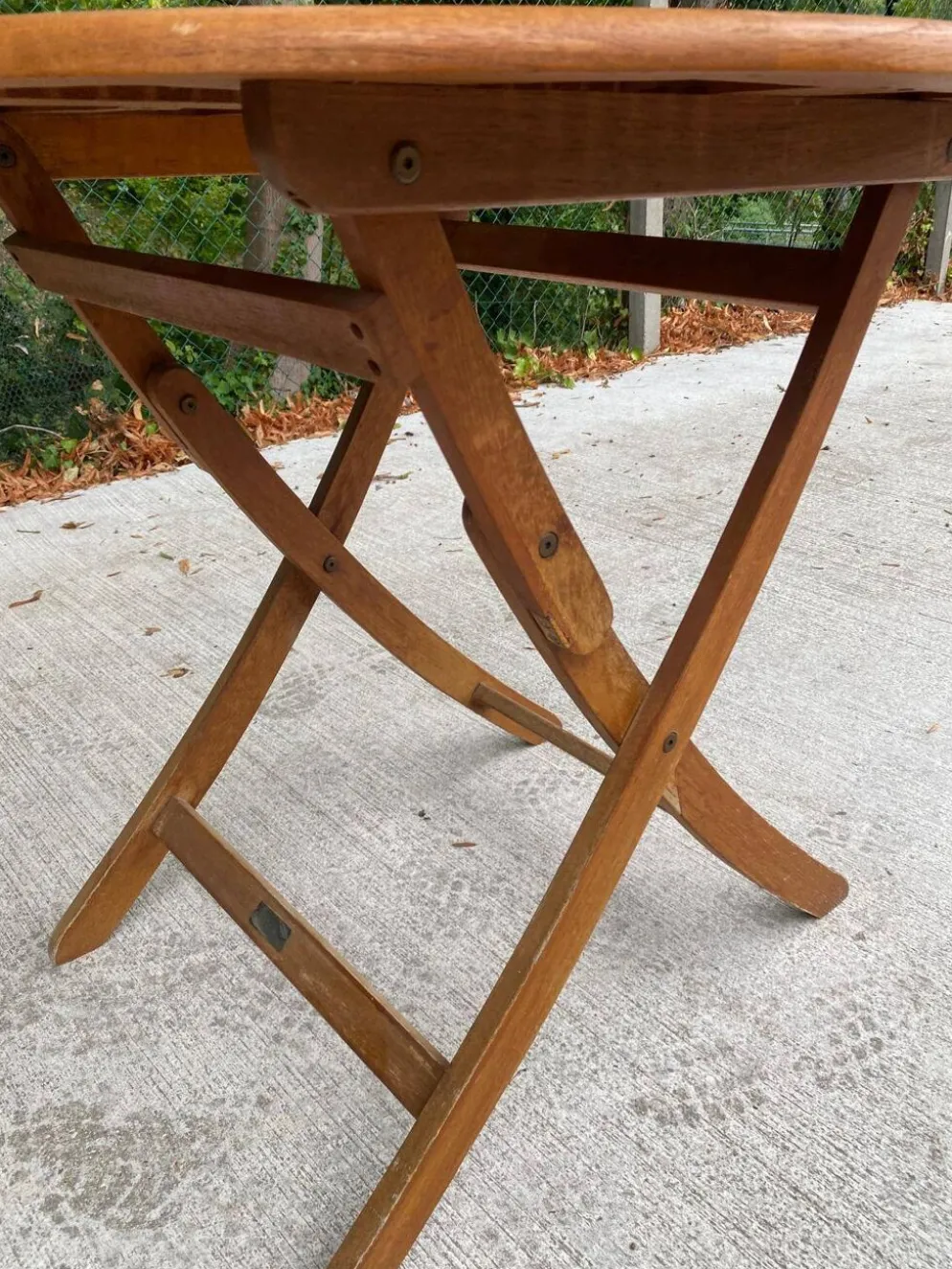 Table de jardin pliante en teck massif Proloisirs parasol 80cm