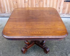 Table en chêne du 19ème siècle.