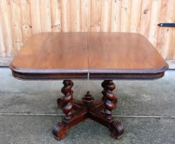 Table en chêne du 19ème siècle.