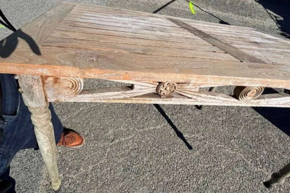 Table en teck pour terrasse et balcon