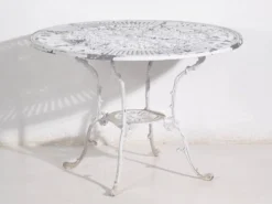 Table et chaises de jardin blanches d’époque (c.1950). Ensemble de 5 pièces